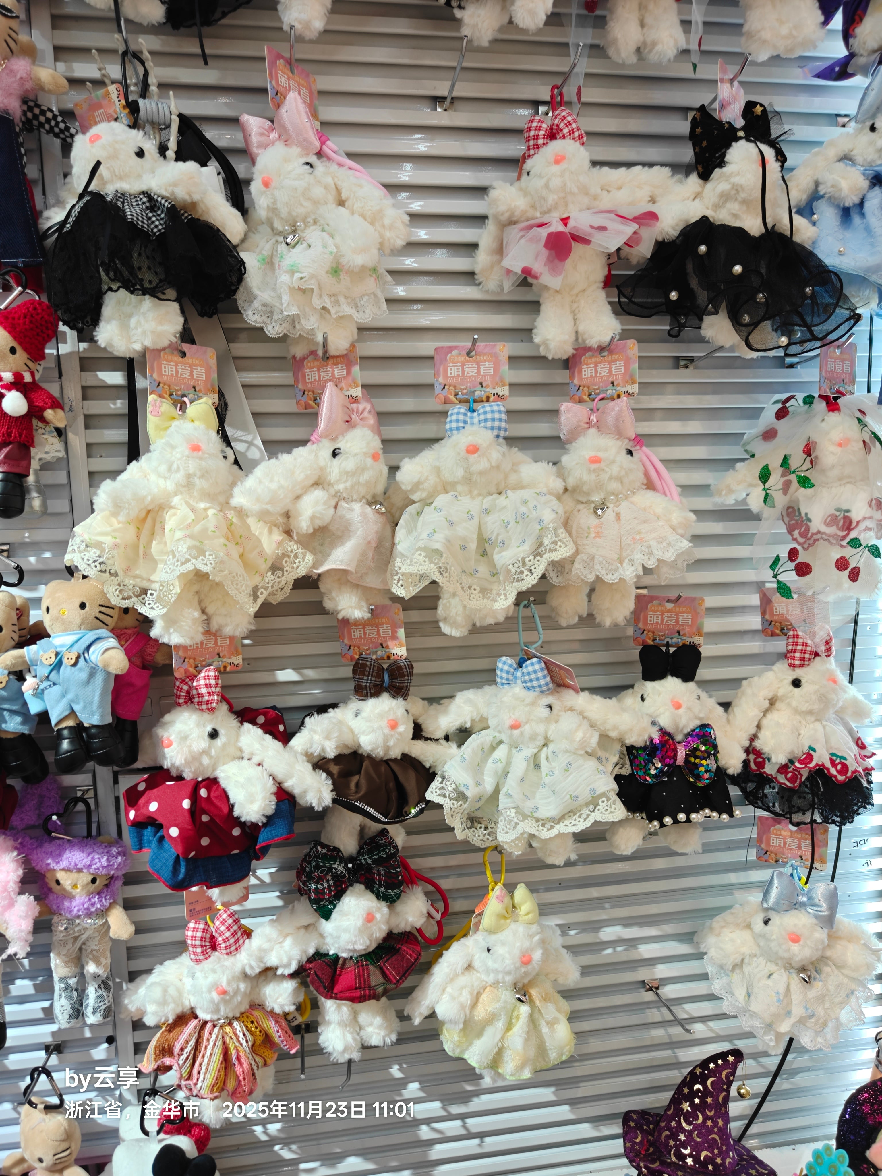 Cute fluffy plush toys! Adorable gifts for birthdays, partners and kids - perfect all-season casual presents