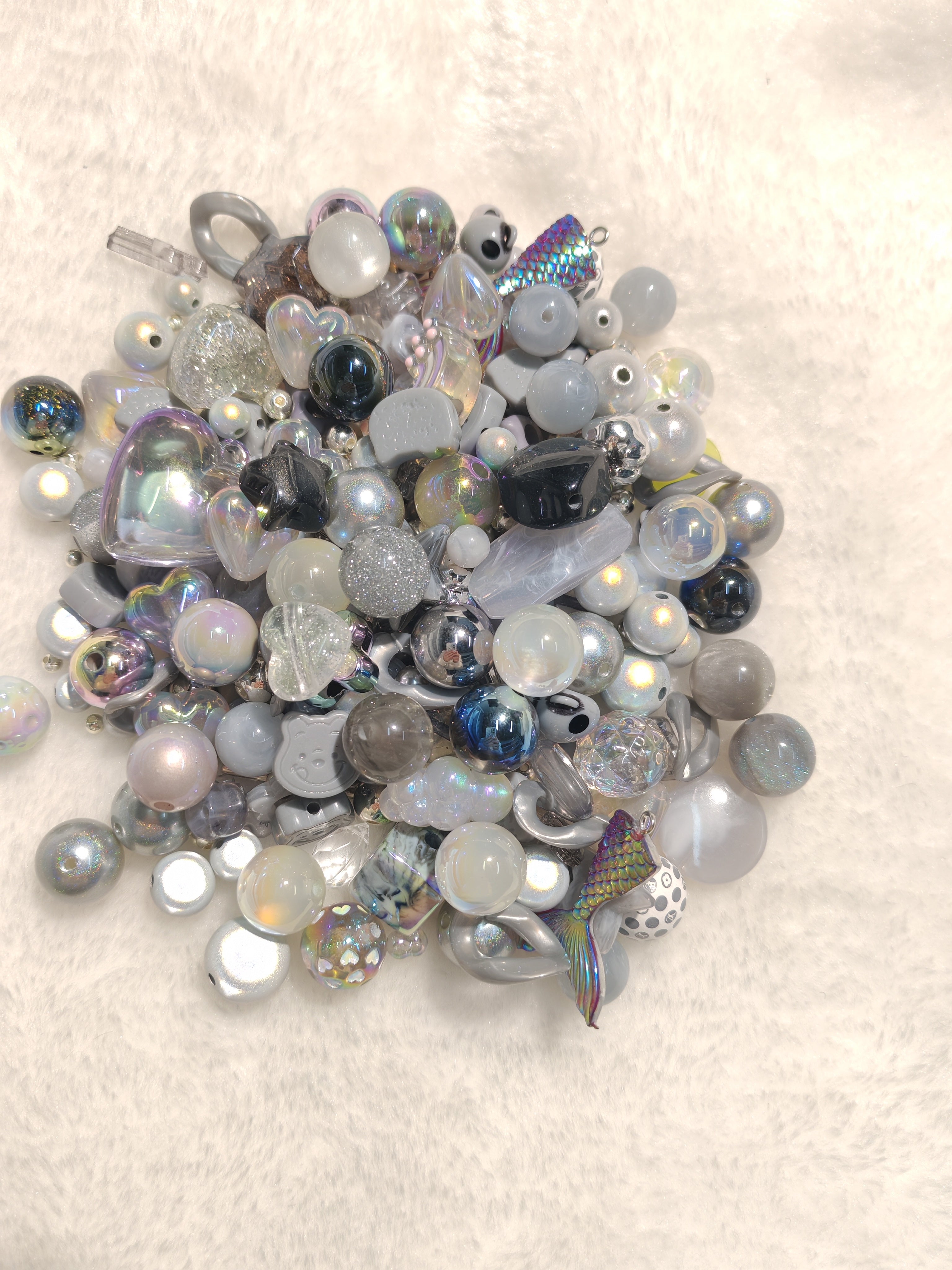 Green and Orange Beads Assortment for Crafting and Jewelry Perfect for Creative Projects and Versatile Crafting Needs